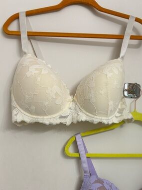 Cream or pale yellow colored lace underwire padded lined bra